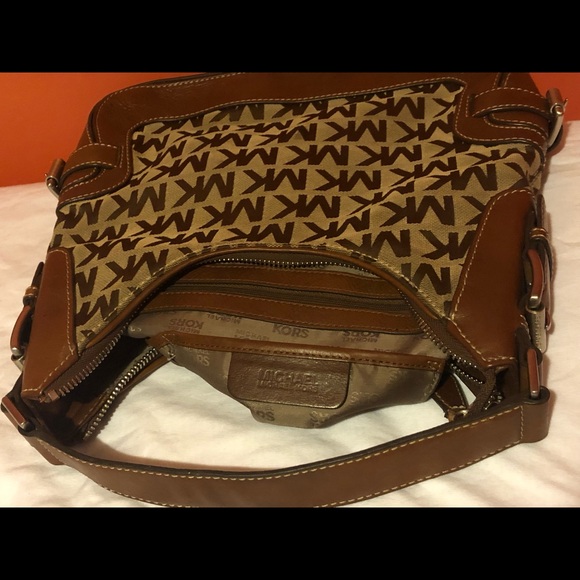 Michael Kors Signature Purse - Picture 5 of 6